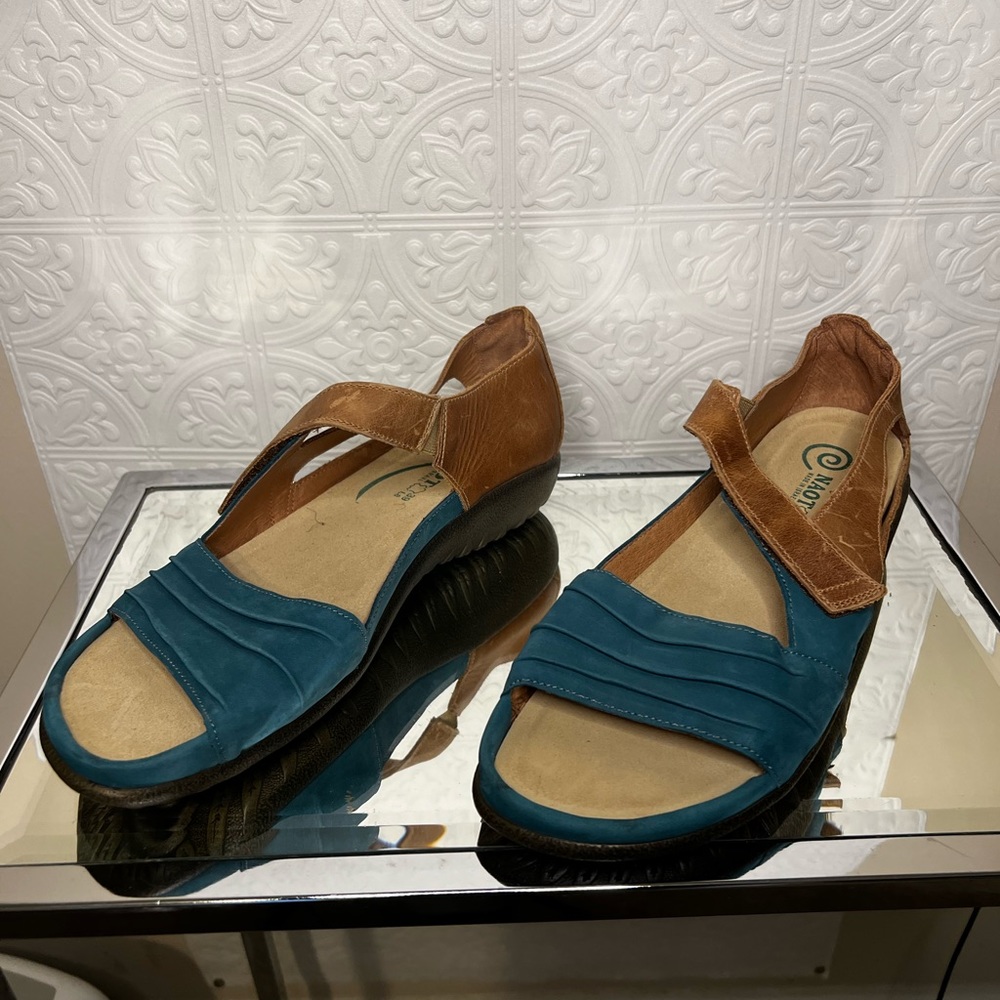 Naot Sandles